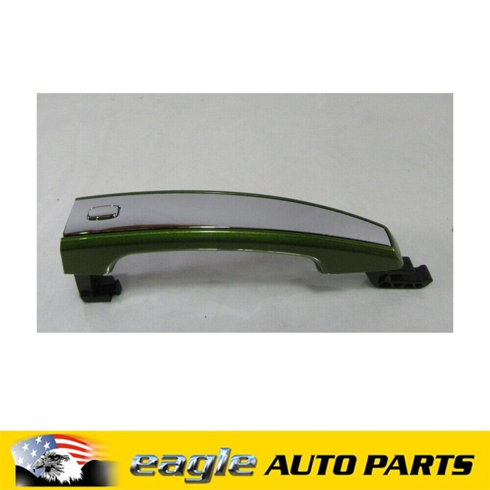 HOLDEN VF COMMODORE FRONT LEFT/RIGHT OUTER DOOR HANDLE WITH BUTTON 13577716-1