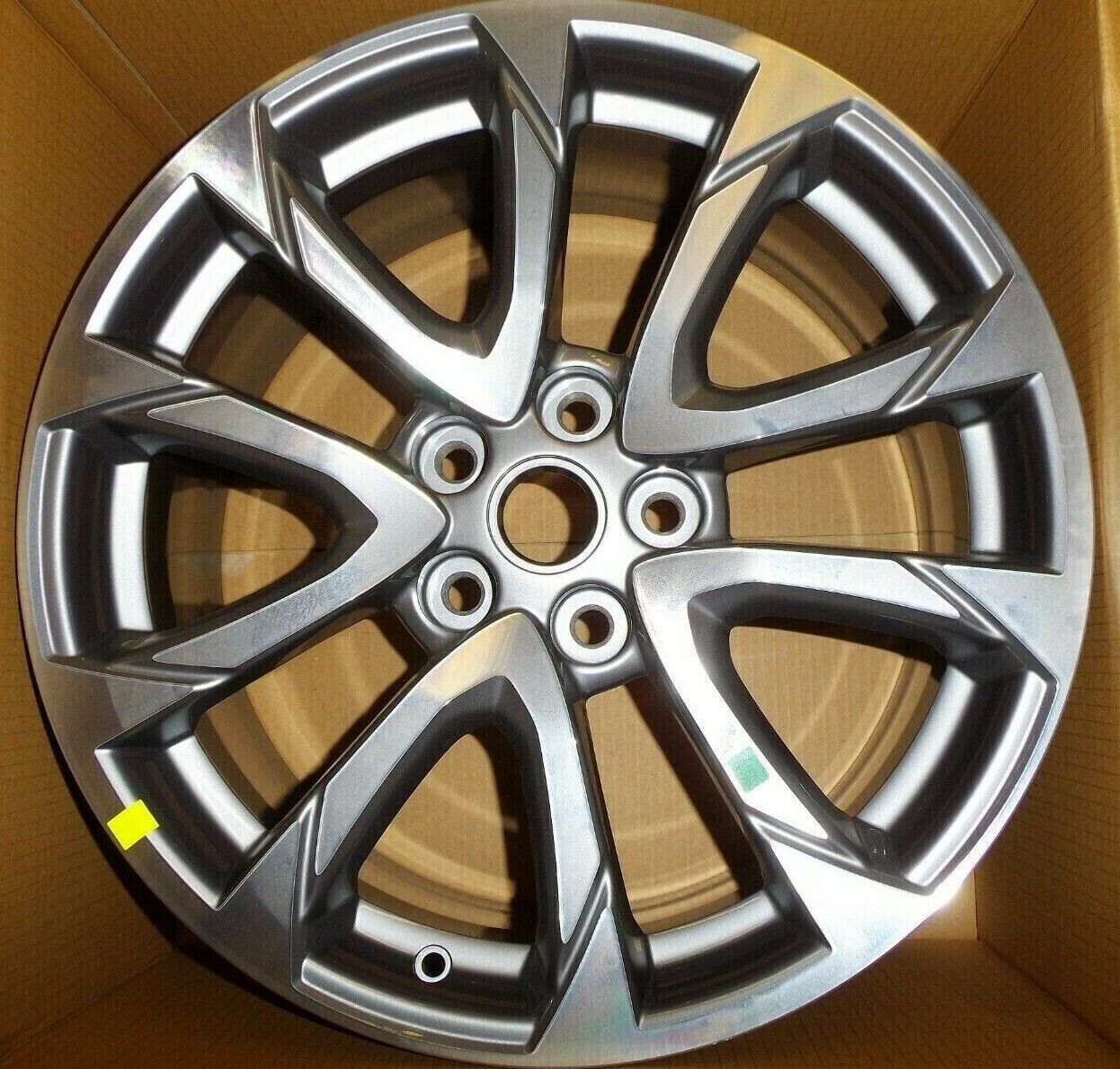 Holden VF Commodore Calais 19" x 8.5" Mag Wheel 2017 Genuine GM