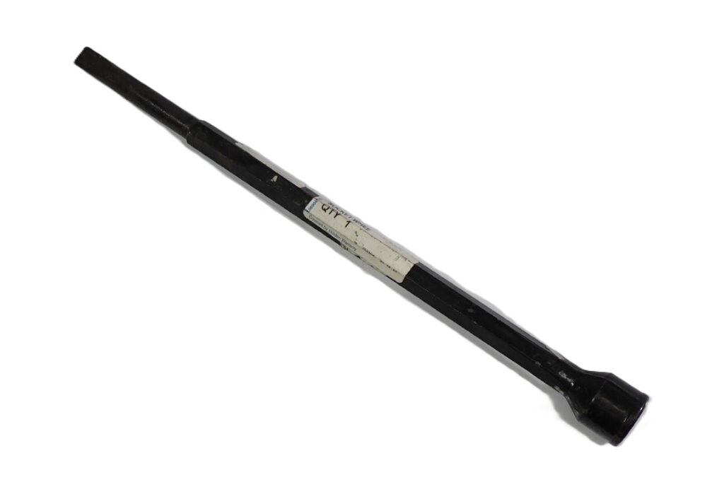 CHEV C/K TRUCK WHEEL TYRE CHANGE SOCKET BAR # 15548837