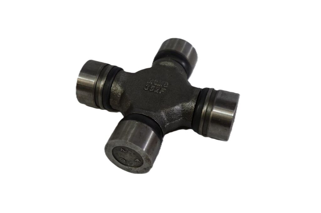 CHEV C1500 1988 - 98 REAR UNIVERSAL JOINT LARGE & SMALL CAPS # 355