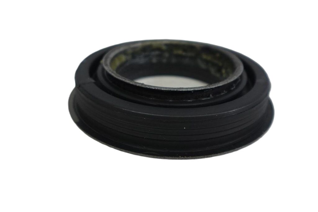 CHEV SILVERADO 1500 2500HD 3500HD TRANSFER CASE FRONT OUTPUT SHAFT SEAL