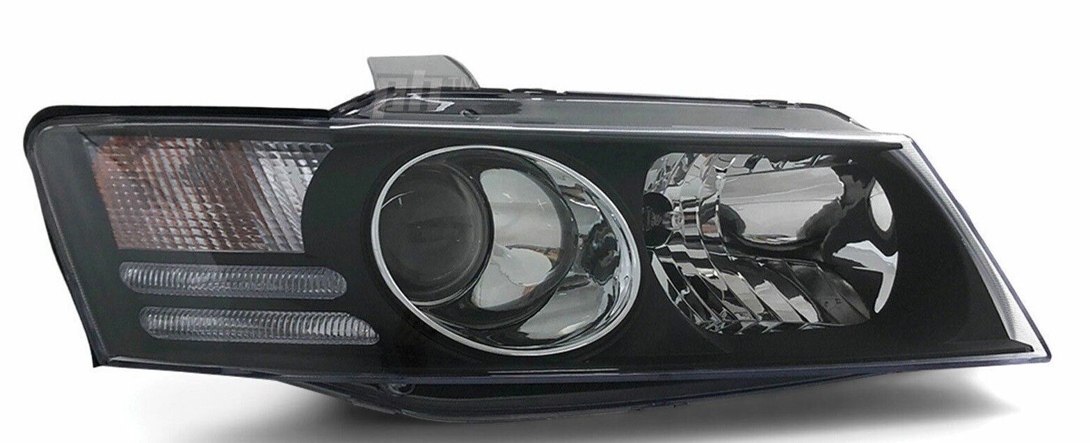 Holden VZ Commodore SV6 SS SV8 Calais Right Hand Front Head Light Lamp Assembly