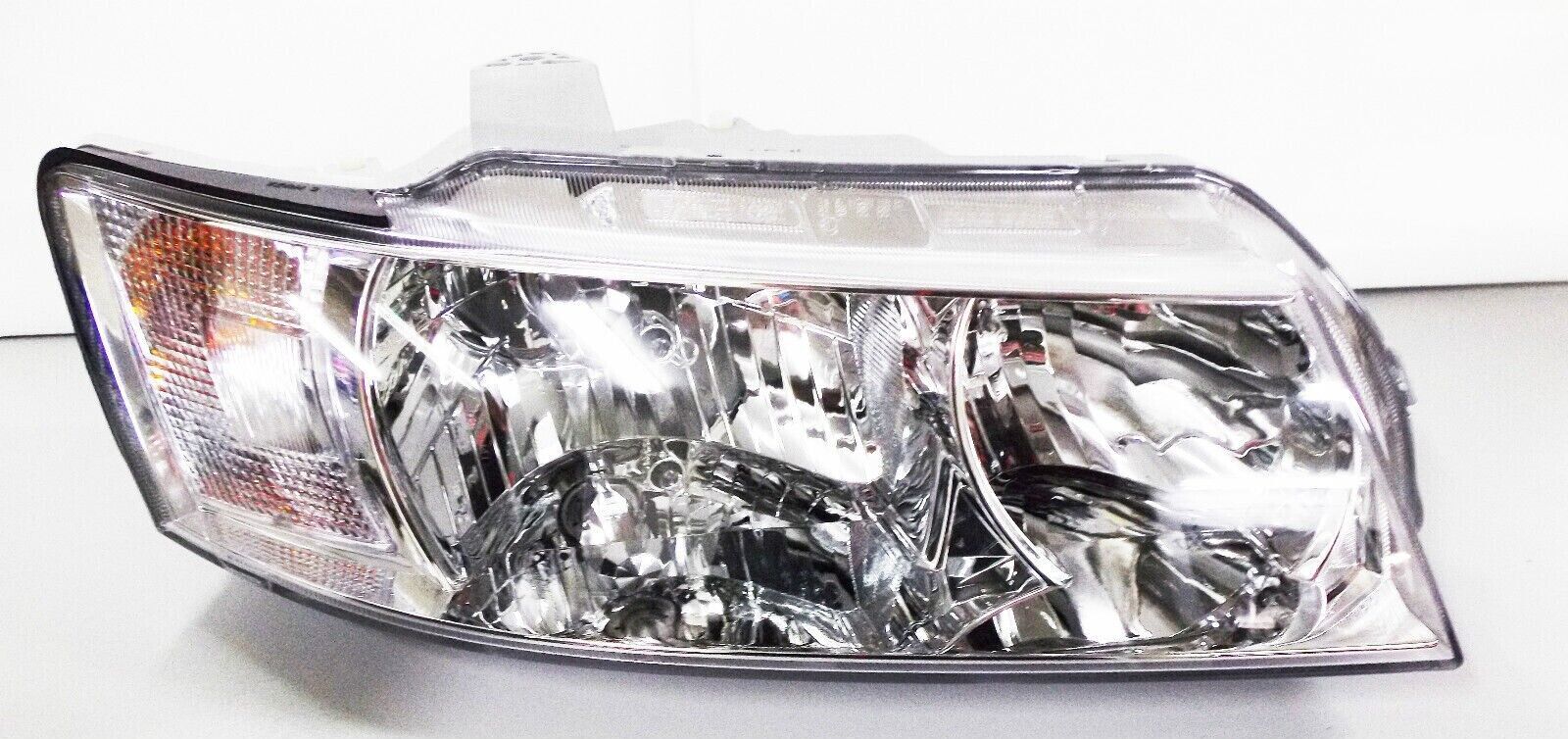 Holden VZ Commodore Right Hand Front Head light Lamp Assembly Genuine GM
