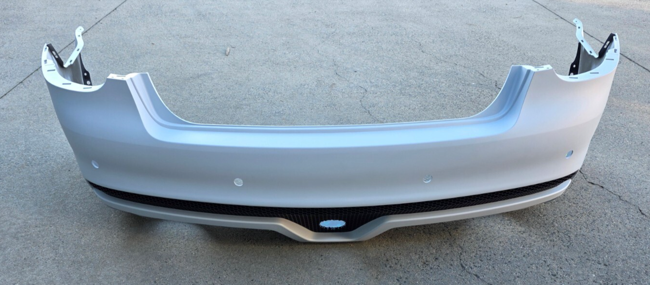 HSV VE E1 GTS CLUBSPORT R8 SENATOR W427 REAR BUMPER BAR FASCIA GENUINE 92196515