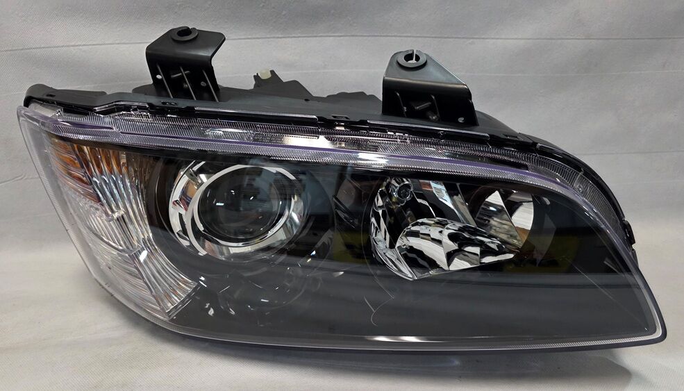 HSV VE3 Senator Clubsport R8 GTS Maloo Right Hand Front Headlight