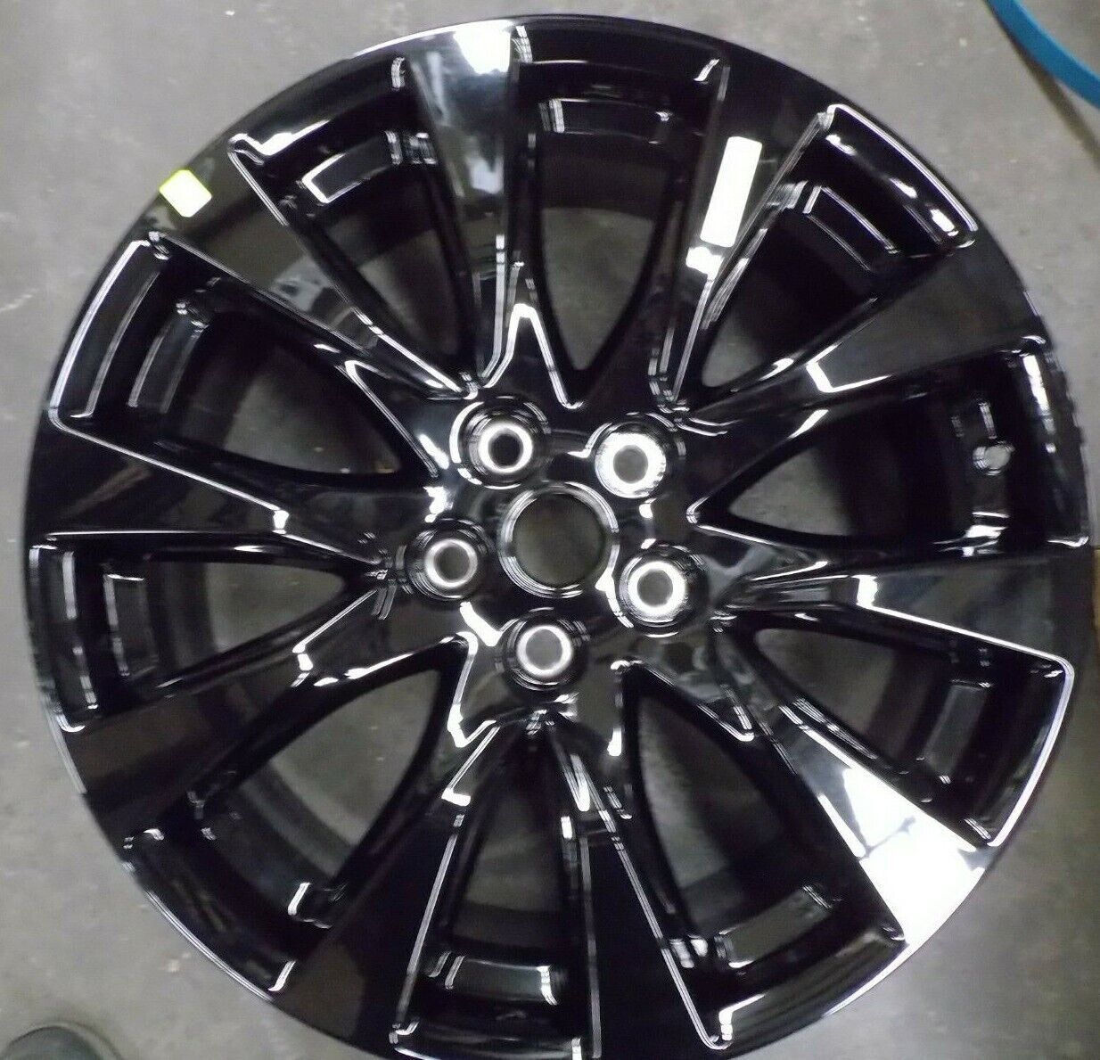 Holden VF Commodore 20" x 8.5" Gloss Black Sandman Mag Wheel Genuine GM