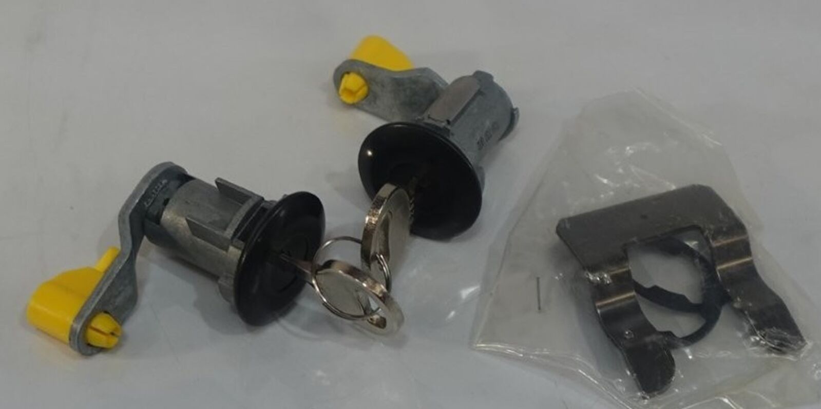 FORD MUSTANG 1981 - 1993 DOOR LOCK SET # DL11